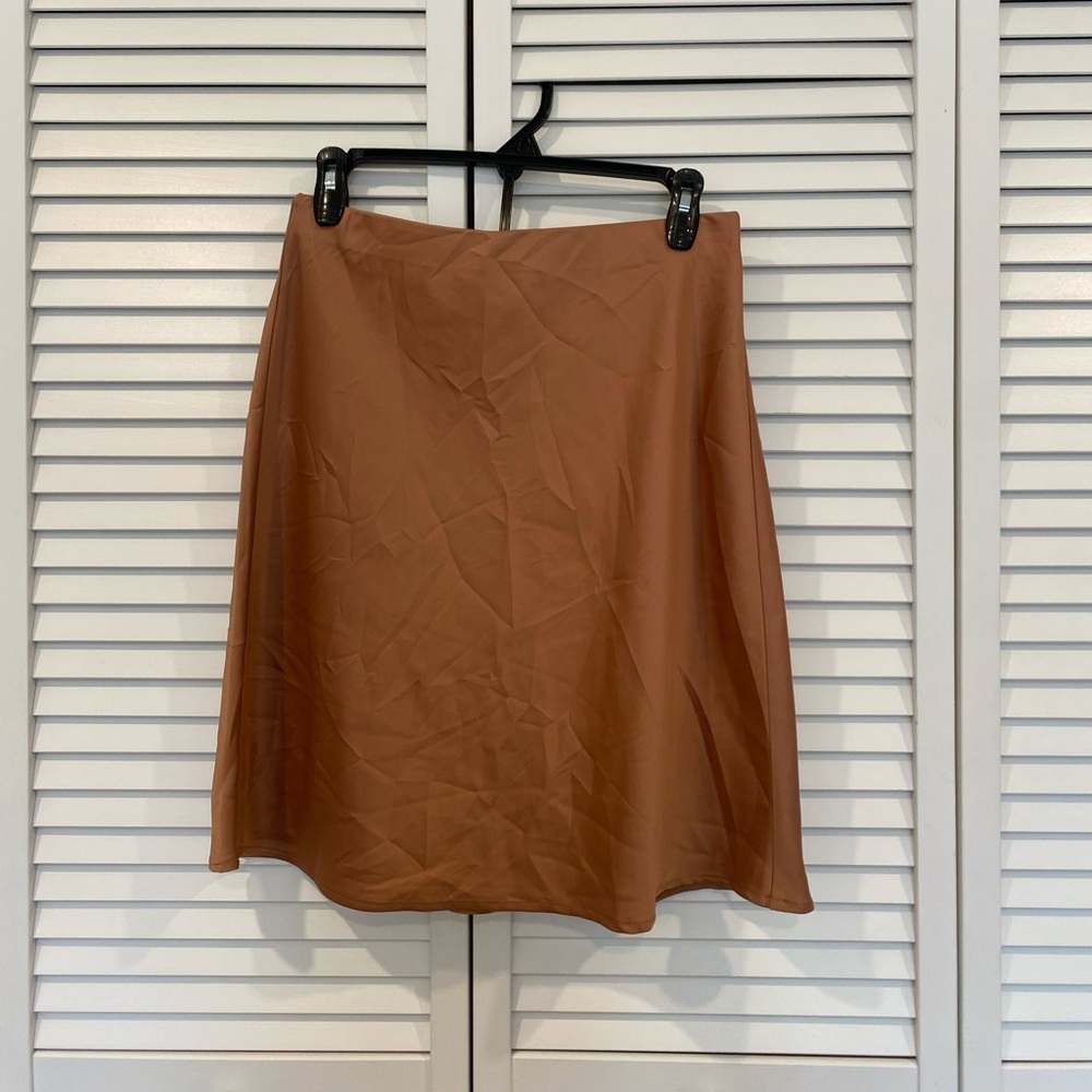 Rachel & Zoe satin look knee length skirt.